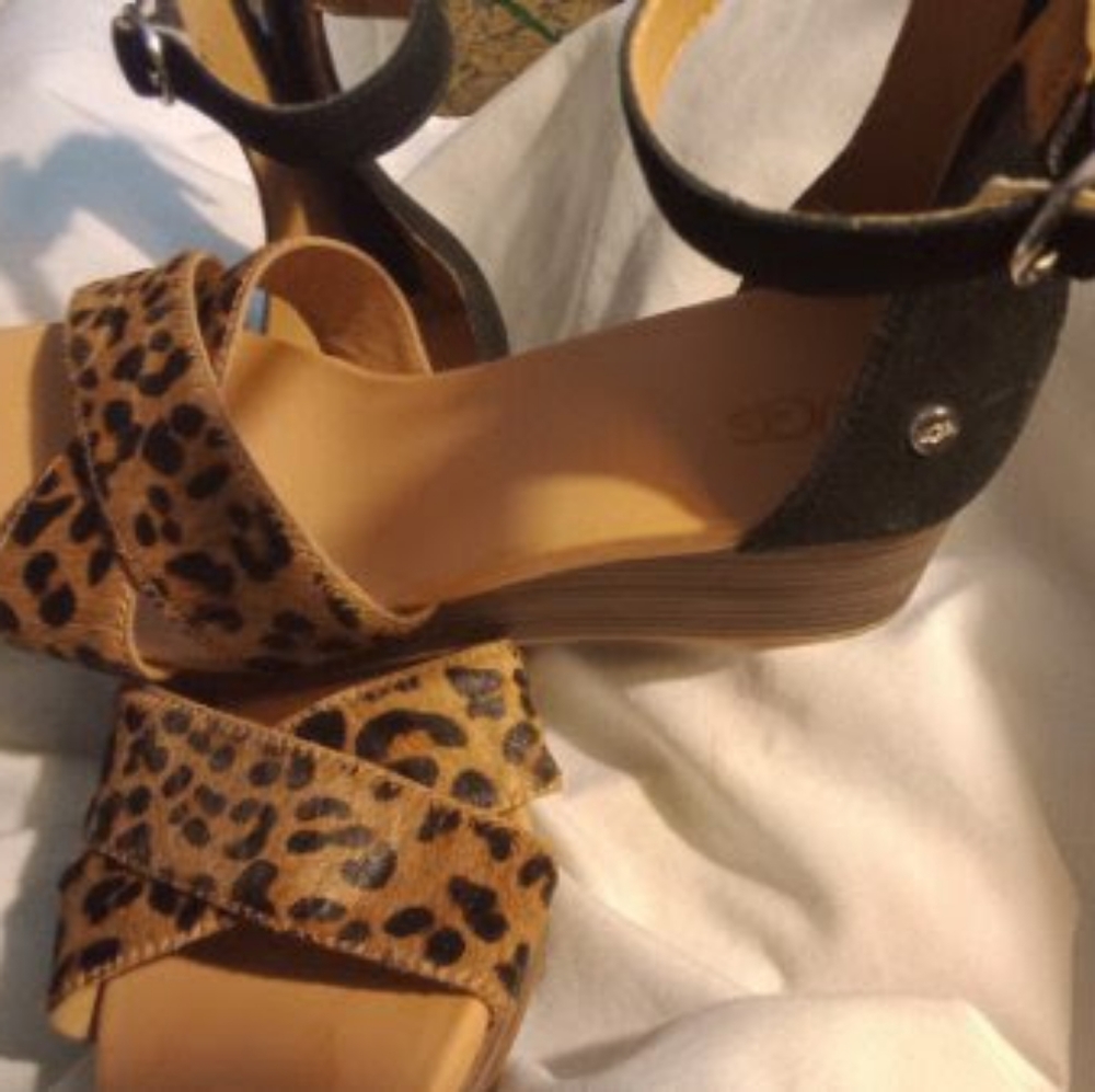 New,Ugg wedge Heel Animal Print Sandals (Firm)priced to sell